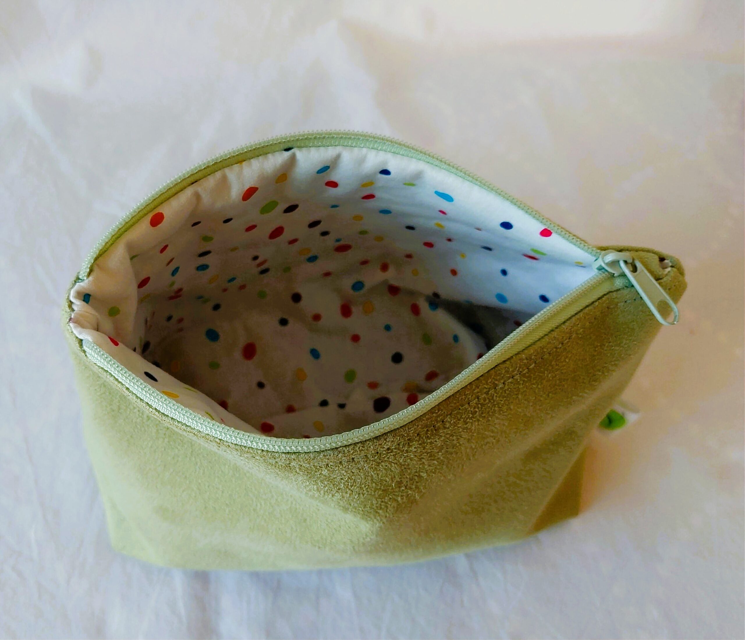 Kosmetiktasche Triangel lindgrün – Bild 3