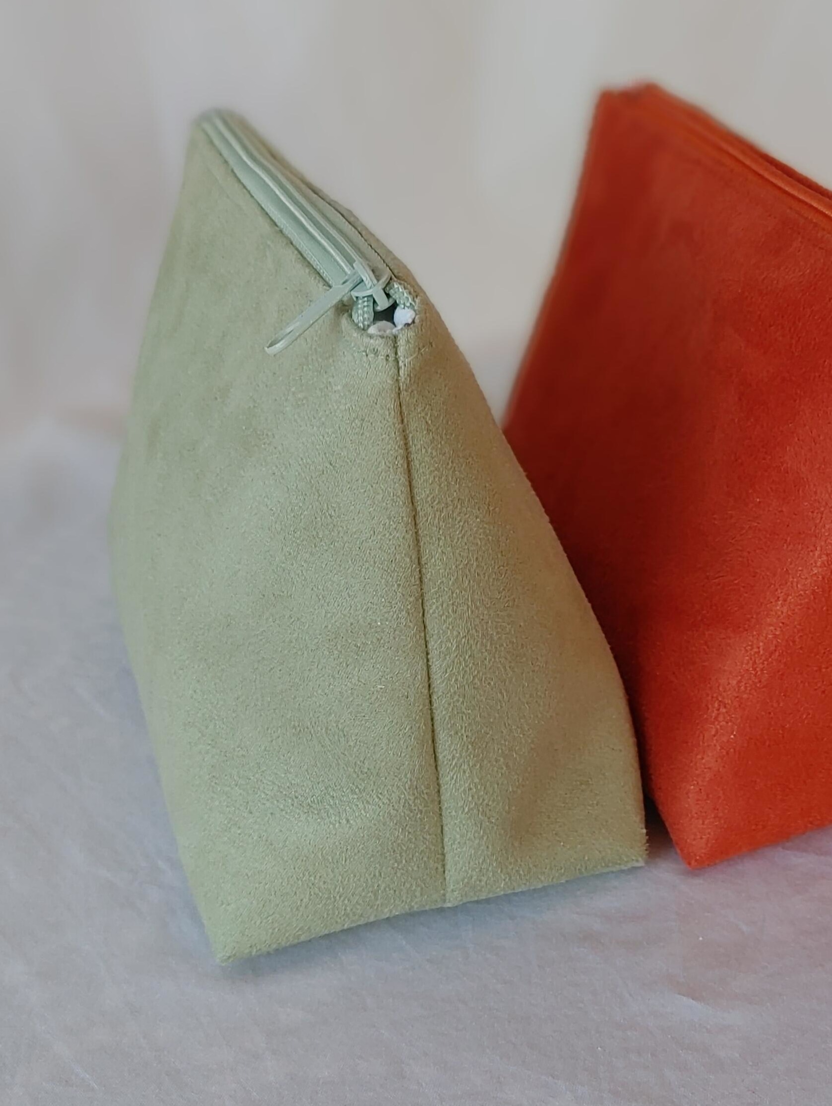 Kosmetiktasche Triangel lindgrün – Bild 2