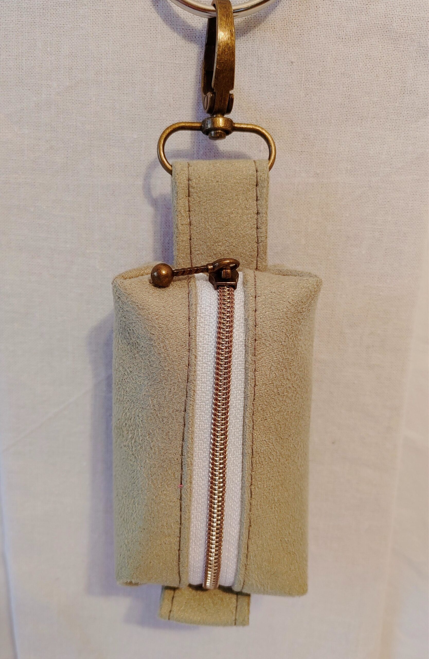 Beuteltasche hellgrün angeraut